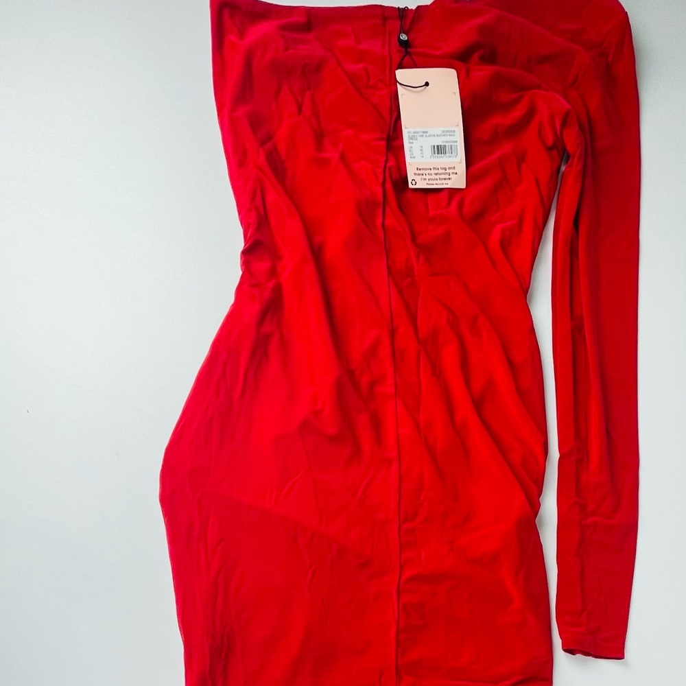 Missguided Red Ruched One-Shoulder Dress - Picture 6 of 9